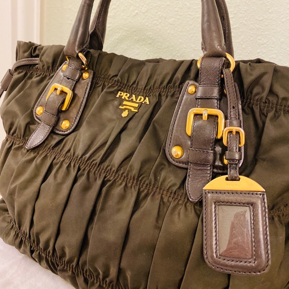Prada tote - Picture 3 of 16
